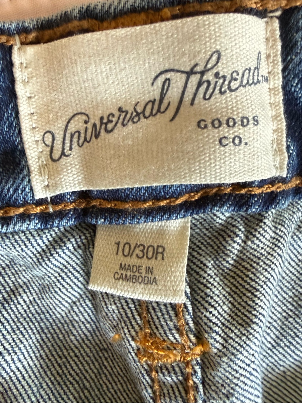 Universal Thread Two-Pair Denim Shorts in Light Blue and Dark Blue - Picture 7 of 7